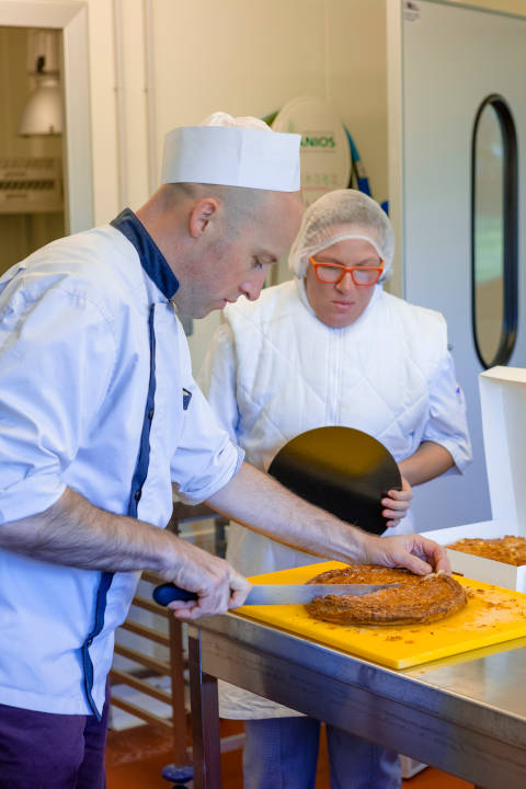  Découpe de la galette des rois